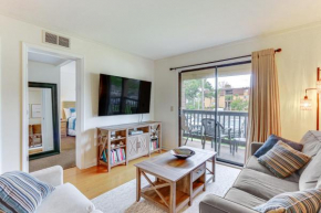 Hilton Head Condo with Deck - Walk to Beach and Pool!
